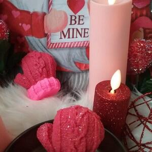 Kiss Me Cupid valentines mitten wax melt gift for valentines day holiday wax melt gift berry wax melt home fragrance gift for valentines day