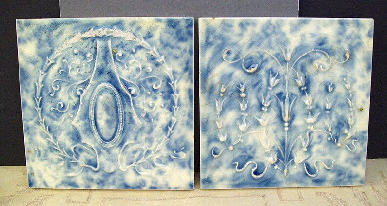 Vintage 1890\u2019s-1910/'s CAMBRIDGE ART TILES \u2013 French Blue and Cream \u2013 Draping Bellflowers and Medallion Wreath Antique