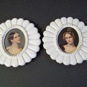 Flower Petal MINIATURE METAL FRAMES with Women Portrait Prints – A Pair – Painted –4” Diameter- Vintage 1950’s -Reframe Your Art- Gift Idea