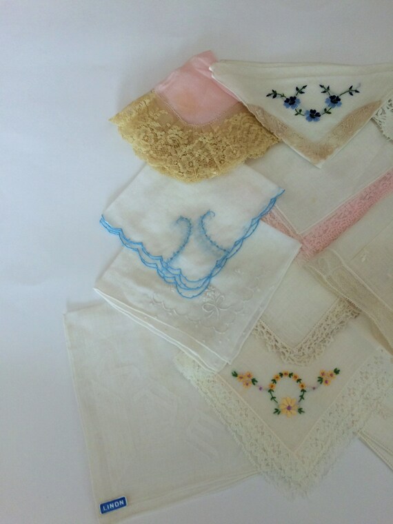 15 Linen Lace Embroidered Vintage Handkerchiefs Gem