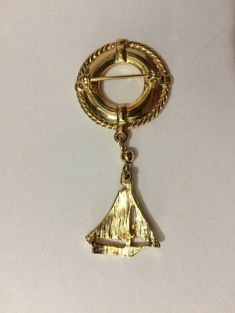 1 14 x 2 12 Sailboat Life Reserver Ring Goldtone Metal Pin Brooch Sailing