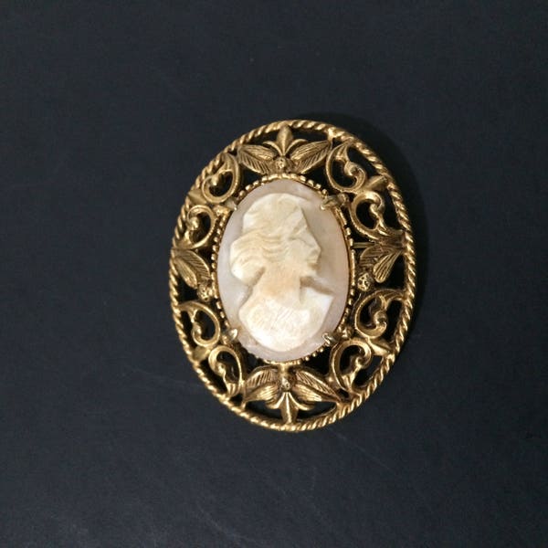 1 1/2" x 1 3/4" Florenza Cameo Signed Vintage Carved Pin Brooch