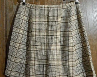 Glenbrooke 30" Waist Vintage Size 15/16 Brown Wool Plaid Skort (Shorts in a Skirt) Womens' - Juniors'