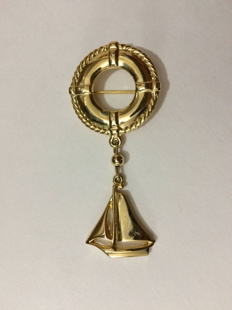 1 14 x 2 12 Sailboat Life Reserver Ring Goldtone Metal Pin Brooch Sailing