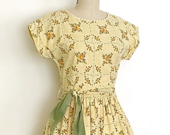 50s floral print cotton day dress • 1950s vintage dress • medium