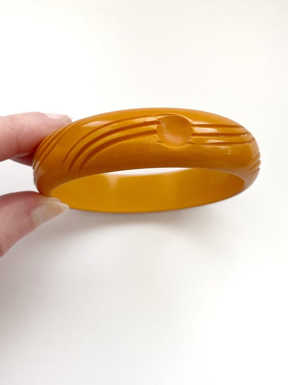 40s carved butterscotch bakelite bangle • 1940s v… - image 1