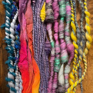 Amostrador de fios volumosos artesanais 6 - Arte em fibras têxteis - Tecelagem - Tricô