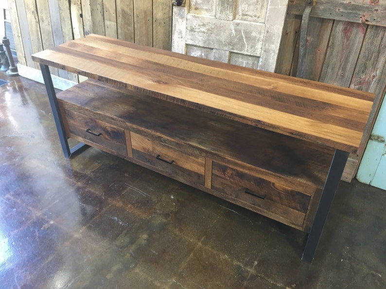 Reclaimed Wood Media Console / Modern Industrial TV Stand / 3-Drawer Credenza bild 7