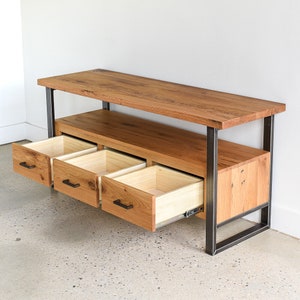 Reclaimed Wood Media Console / Modern Industrial TV Stand / 3-Drawer Credenza bild 5