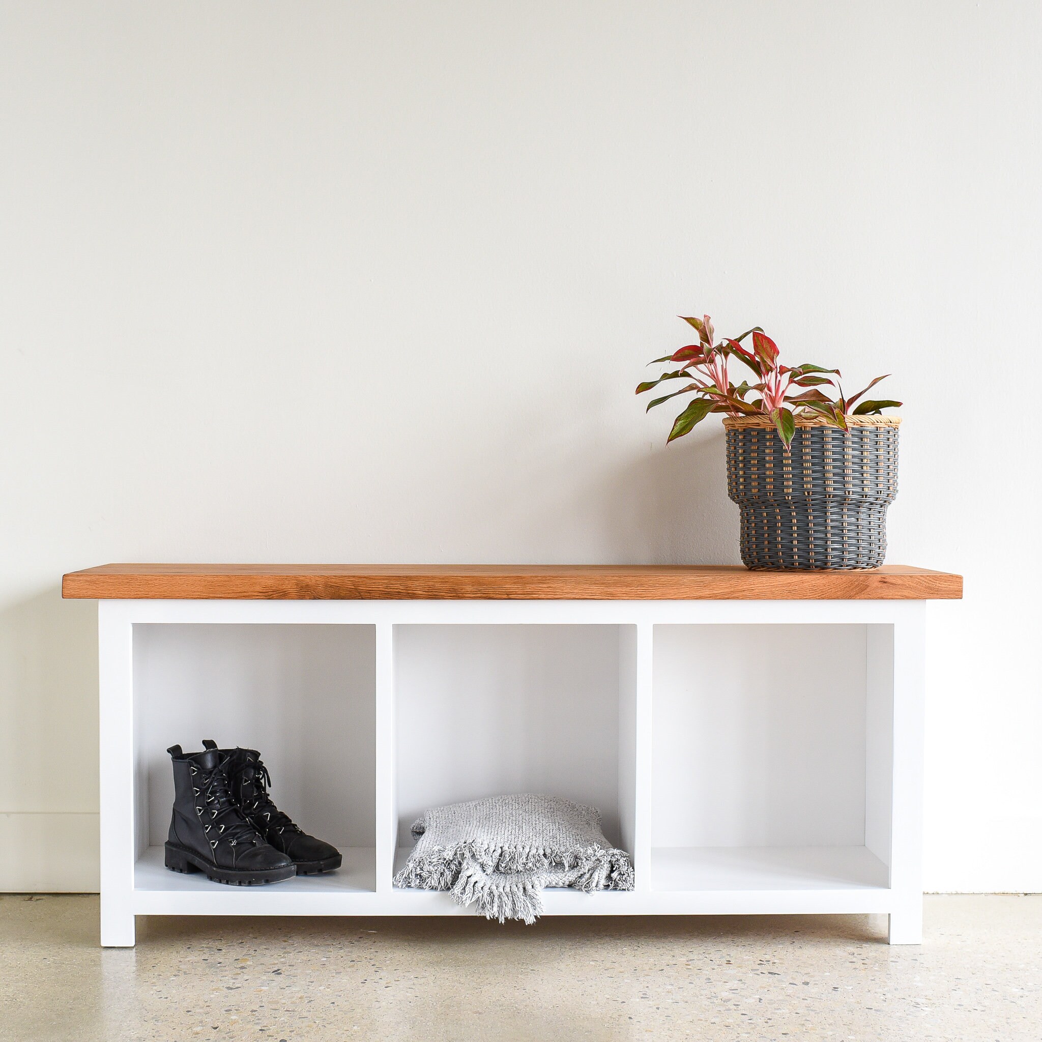 〆1/31 WHITE_WOOD_BENCH #1 Wood + White Storage Bench / Reclaimed Cubby Bench - Etsy UK