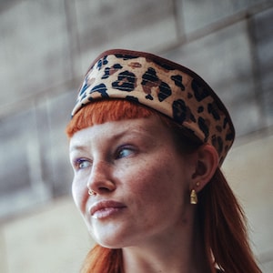 MOBY Leichte Baumwolle Damen Seemannsmütze Panther Leopard Print Skipper Kapitänsmütze Nautisch Sommer Fiddler Breton Mode Stil