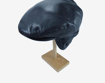 PROMOÇÃO | BYRON Leather | Boné plano com abas dobráveis para as orelhas, estilo jornaleiro inglês, modelo "Poor Boy", para golfe, na cor natural, preto, tamanho 62 cm