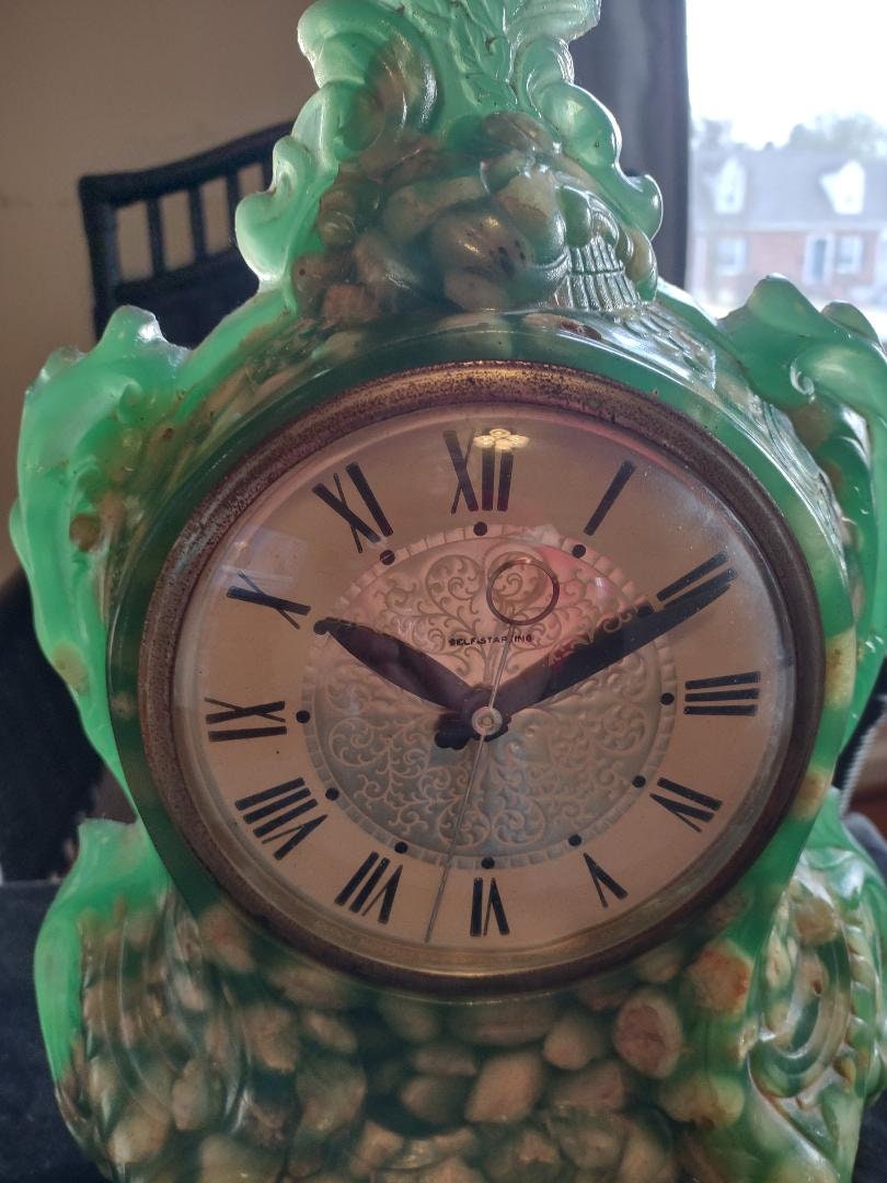 Vintage Lanshire Green River Rock Clock: 1950s Resin Mantel Clock