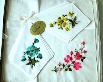 Vintage Set of 3 Swiss Embroidered Handkerchiefs In Original Box
