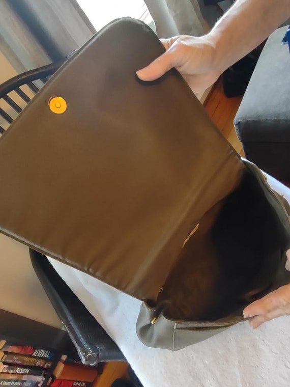 Vintage Universal Threads Forest Green Saddlebag … - image 4