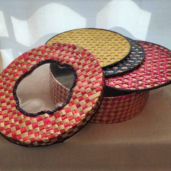 Vintage Set of 4  Multi-Colored Woven Rattan Hot Pads with Original Storage Box & See Through Lid - Mid Century Kitchen - Retro Decor