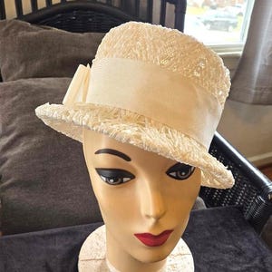 Vintage 1960s White Lace Pillbox Hat: Union Made Wedding Hat 