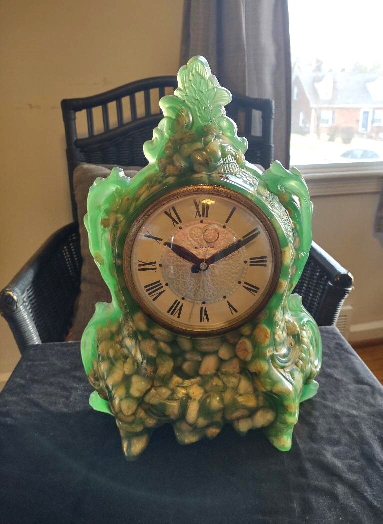 Vintage Lanshire Green River Rock Clock: 1950s Resin Mantel Clock