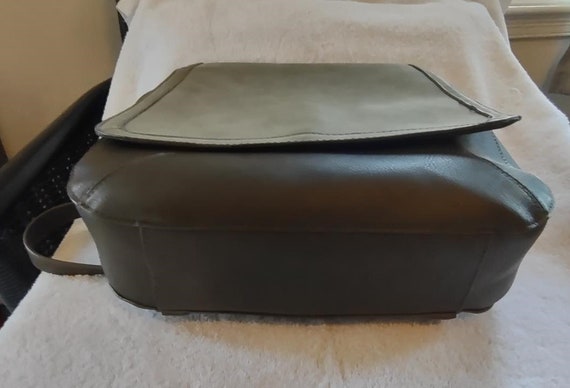 Vintage Universal Threads Forest Green Saddlebag … - image 8
