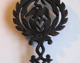 Vintage Cast Iron Trivet: American Eagle Heart Laurel Wreath, Farmhouse Kitchen