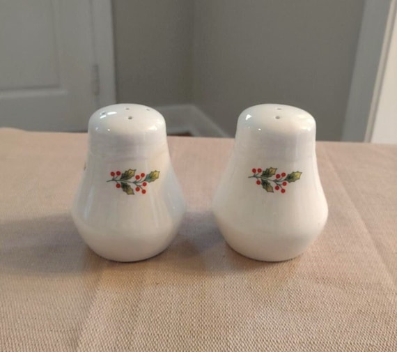 Vintage 1980s Christmas Salt & Pepper Shakers: Holly Berry Diner Decor