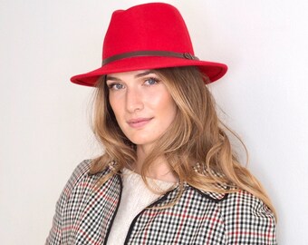 Cappello Fedora dal ventre rosso