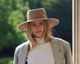 Beige Astrid (Felt Boater Hat)