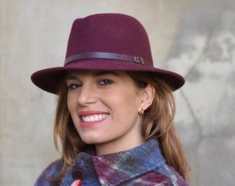 BURGUNDY BELTED FEDORA