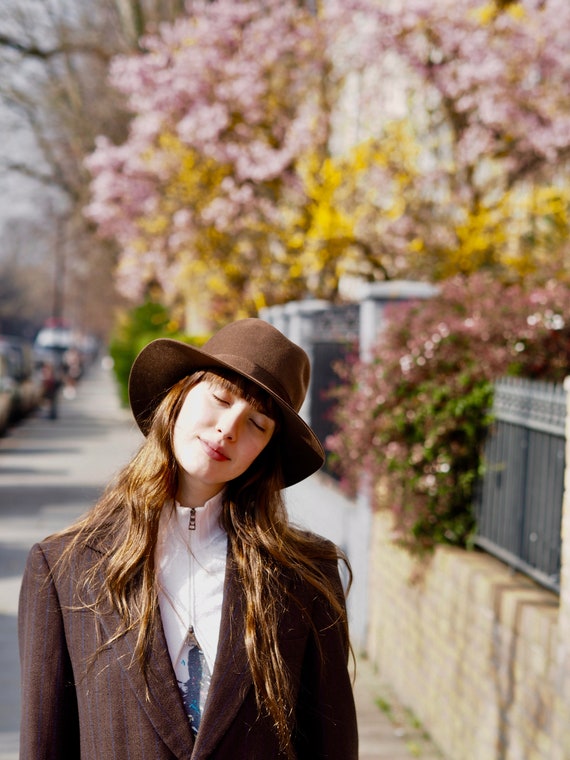 Brown Fur Felt Handmade Hand Blocked Annie Hall Fedora Hat  display picture 1