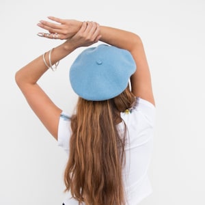 Pastel blue beret imagem 3