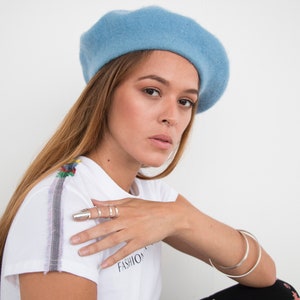 Pastel blue beret imagem 1