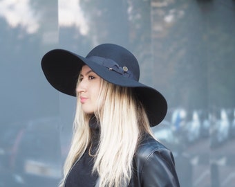 Sombrero de ala ancha negro