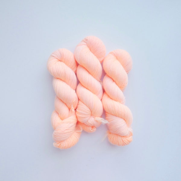 Peach Pop - Singles de doigté de fil de teinture à la main