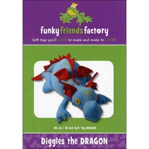Puede incluir: Un dragón de juguete suave azul con alas y detalles rojos, parte de la colección "funky friends factory". La imagen incluye el texto "Diggles the DRAGON" y medidas de 46 cm.
