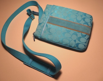 Adjustable Coach Shoulder-Strap Purse - Turquoises color with side pocket.
