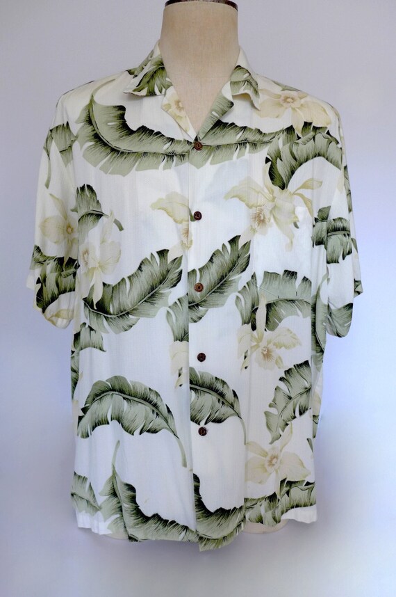 90s Hawaiian White Orchid and Green Leaf Button-up