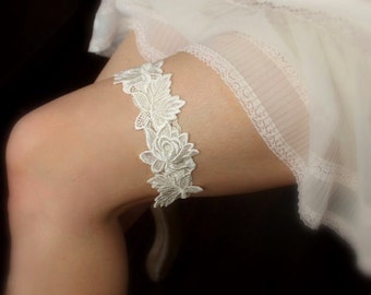 Lace Wedding Garter, Lace Bridal Garter, Simple Garter, Lace Garter Belt, Garter in Ivory, Off white, or White - Vintage Wedding - "Brynn"