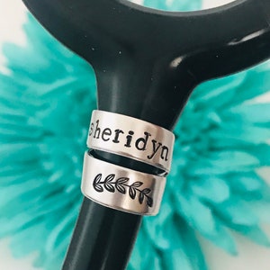 Étiquette d’identification de stéthoscope - cadeau d’infirmière - cadeau d’étudiant infirmier - étiquette de nom de stéthoscope - étiquette de nom personnalisée de stéthoscope - fait sur mesure pour l’infirmière