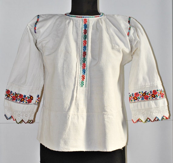 Antique Romanian blouse / Transylvanian hand embr… - image 2