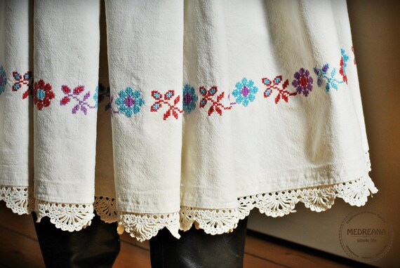 Antique skirt / Transylvanian embroidered skirt /