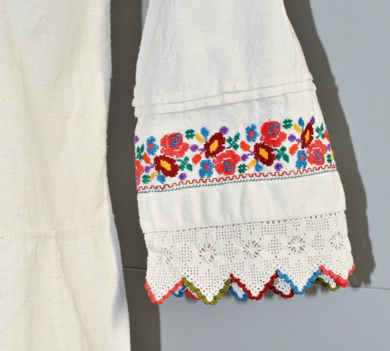 Antique Romanian blouse / Transylvanian hand embr… - image 3