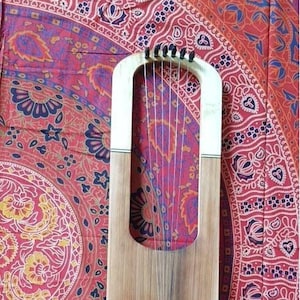 Standard model, 6 string Anglo Saxon lyre