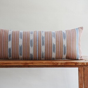 Langer lumbaler Kissenbezug, Bankkissen Oliv Khaki Blau Streifen, Karen Handgewebtes Textilkissen, Boho Tribal Rustikales Sofakissen 14x36