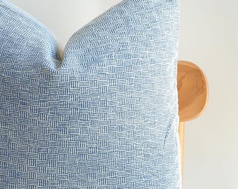 Designer Hellblauer Kissenbezug - Luxuriöses texturiertes neutrales Dekokissen, modernes skandinavisches Wohndekor