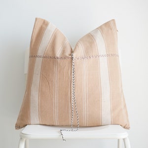 Handmade Hemp Pillow Cover: Vintage Karen Tribal Design (20x20)