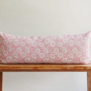 Rosa blommig kudde i ländryggen, bänkkudde i 100 % bomull, indiskinspirerad boho-inredning