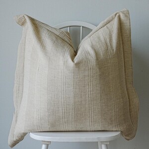 Funda de almohada beige neutra, funda de cojín reversible, funda de cojín con rayas texturizadas, decoración moderna de estilo rústico orgánico.