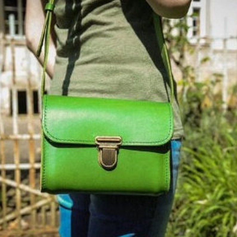 Leder Handtasche pflanzlich gegerbt in vielen Farben, beliebte Kindergartentasche Umhängetasche Rondo Gr.2 Bild 5