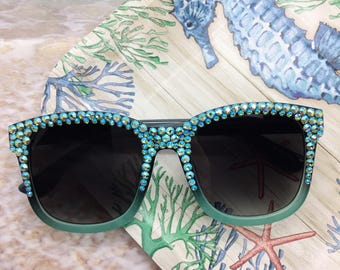 Christian Audigier CAS 410 White Crystal Sunglasses  display picture 2
