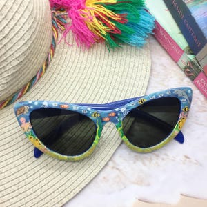 Women&#39;s Hand-Painted Ocean Themed Blue Cat Eye Sunglasses with Sea Turtle, Dolphin, Octopus, Fish, Jellyfish, Starfish, Coral Reef